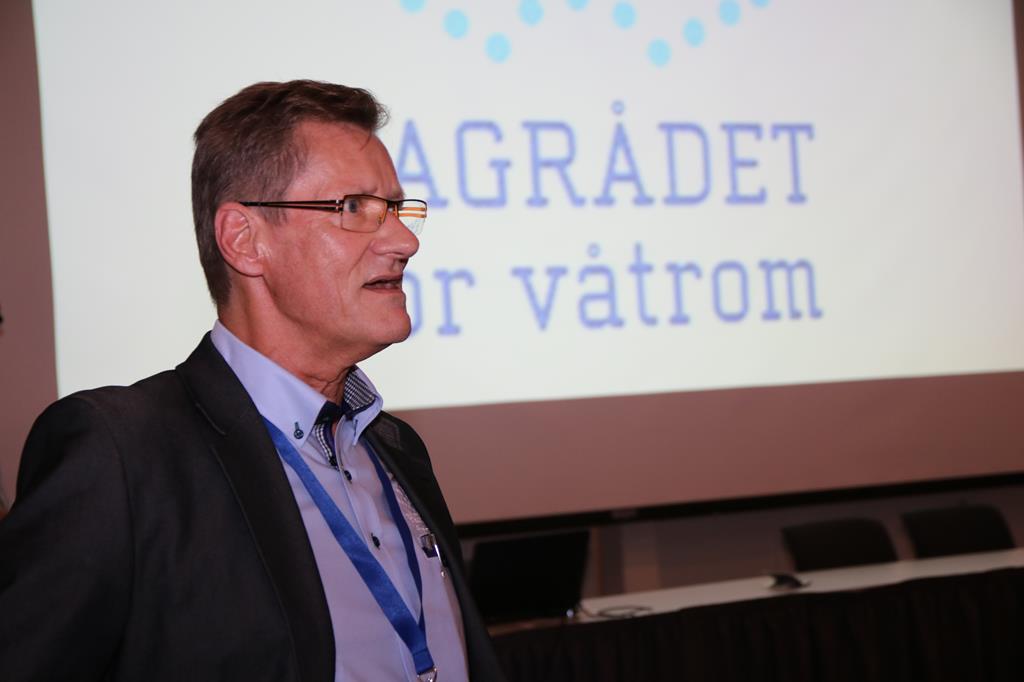 KLAR TALE: Fagsjef i Fagrådet for våtrom, Bjørn Grimsrud, er klokkeklar på at det er langt mer konfliktfritt å bygge bad etter Våtromsnormen.